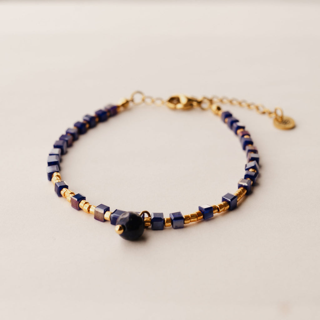 Blue and gold seed beaded bracelet with lapis lazuli 